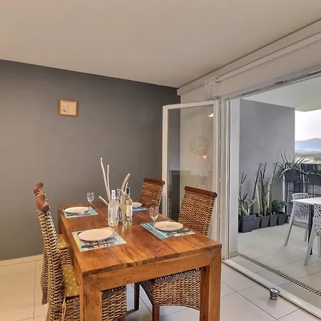 Apartmán Tropical Escape - Mountain View & Terrace