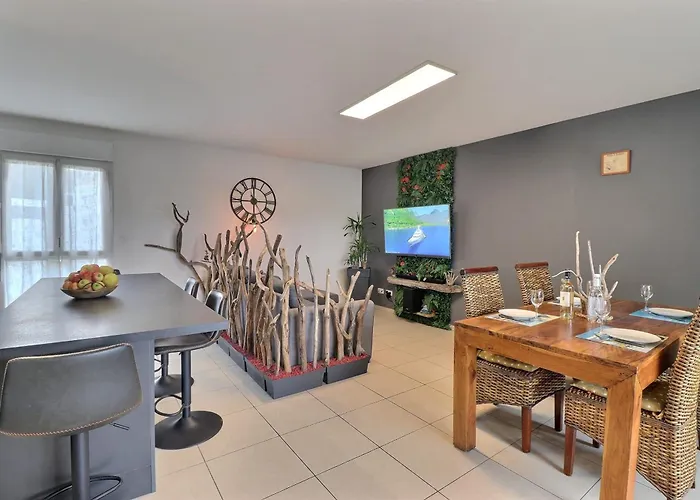 Tropical Escape - Terrace And Mountain View شقة