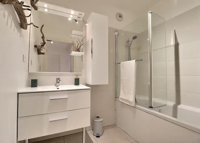 Tropical Escape - Terrace And Mountain View